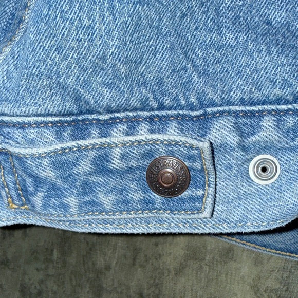 Levi's Light Blue Denim Jacket with White Sherpa Lining Very Warm - Picture 7 of 8